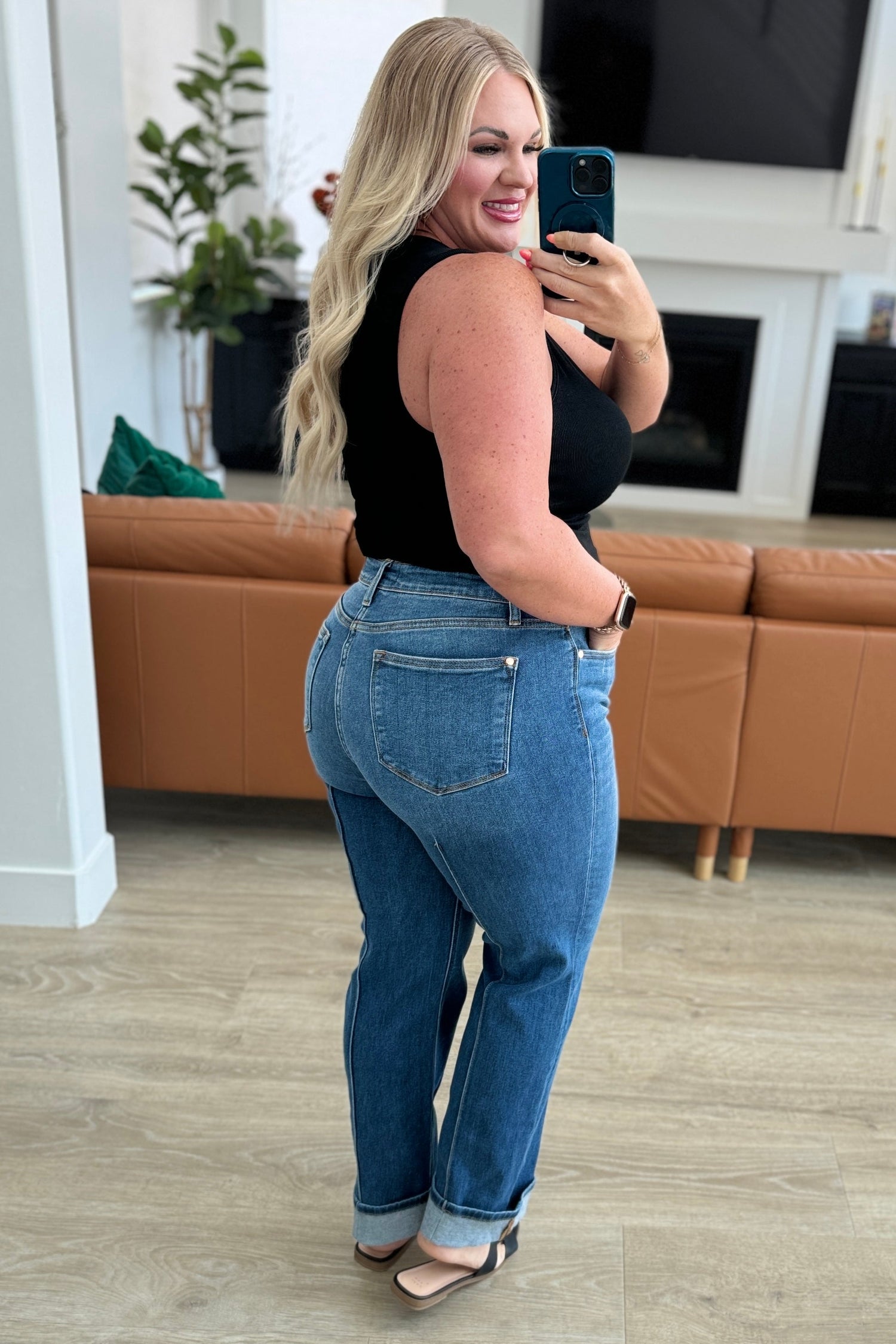 Campbell High Rise Center Seam Detail Straight Jeans - Mulberry Skies