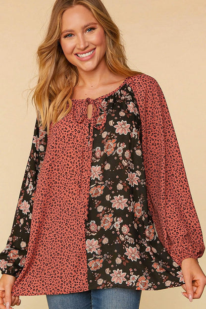 LEOPARD &amp; FLORAL COLOR BLOCK KEY HOLE TOP-Mulberry Skies